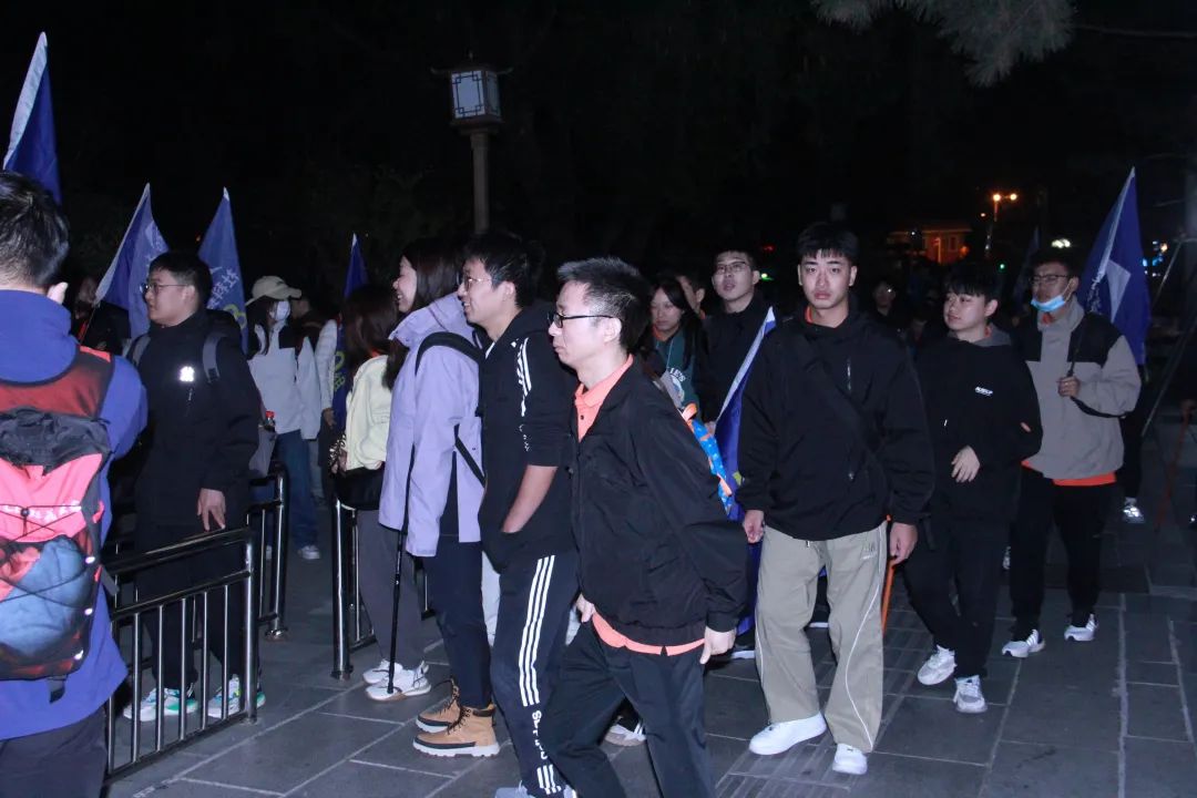 我們一起，頂峰相見 