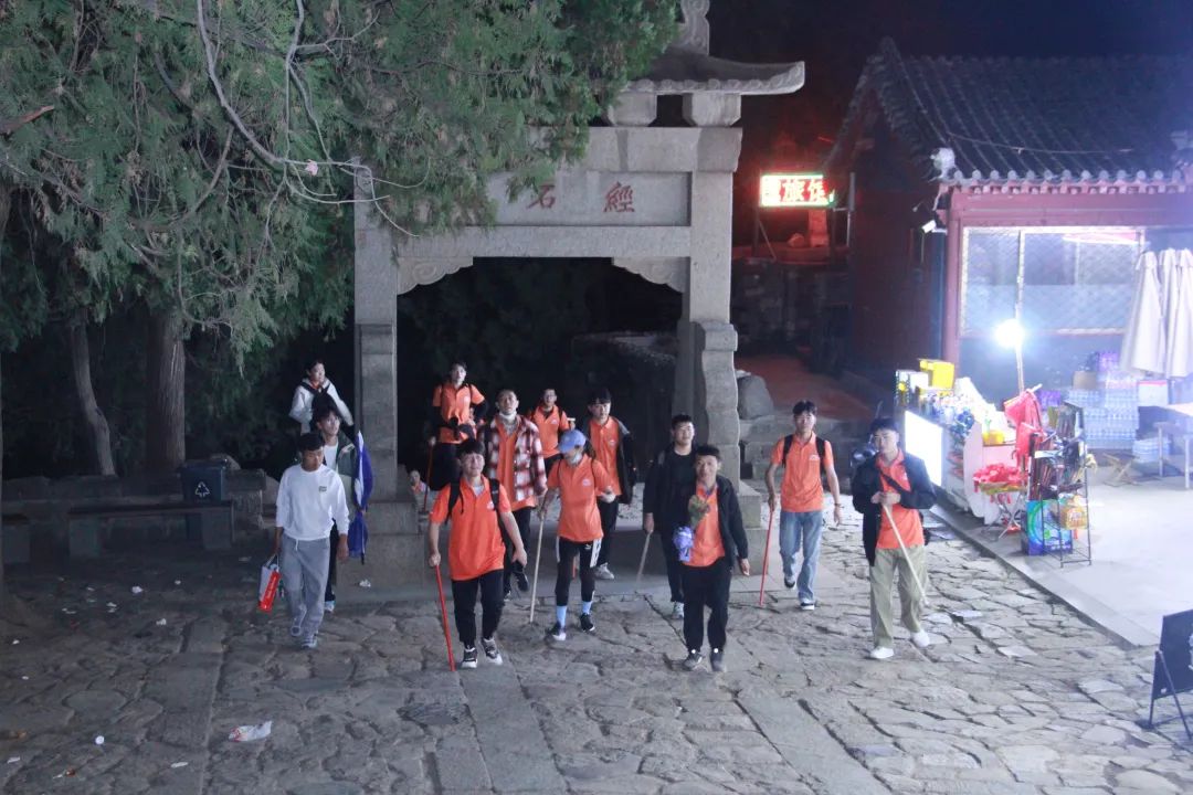 我們一起，頂峰相見 