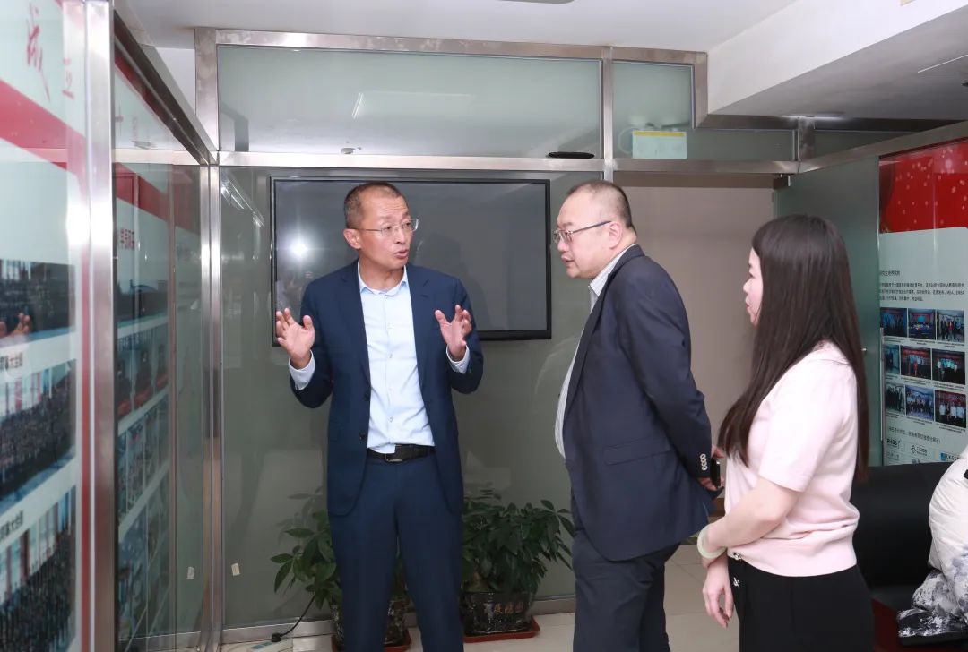 熱烈歡迎法國布雷斯特商學院校長沈岱博士、Clovitis中國辦公室負責人劉彥麟一行來訪社科賽斯！